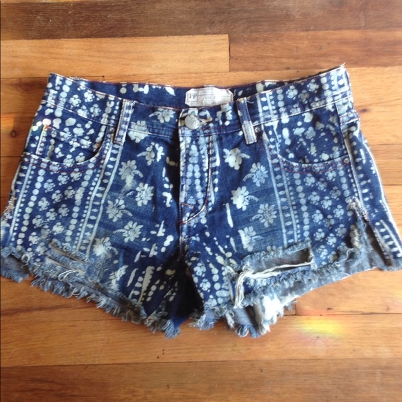 Free People Pants - Free People jean shorts flowers